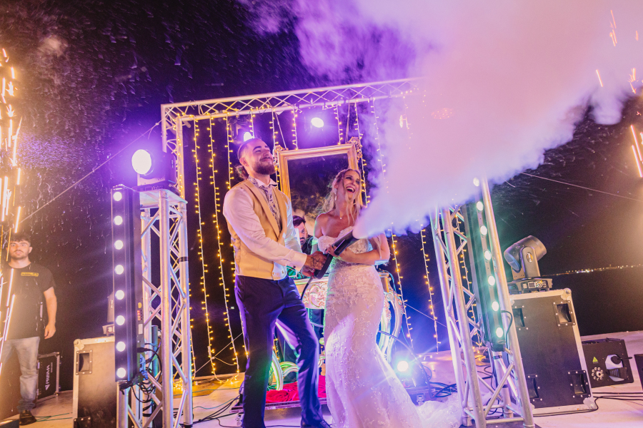 novia con pistola de co2